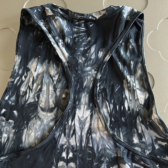 ADIDAS Parley Tie Dye Racerback Tank Top, size Large - Picture 9 of 16